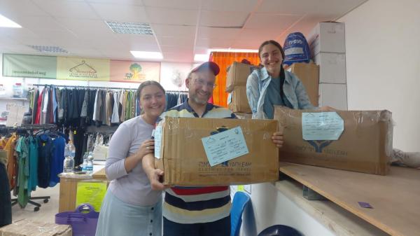 Helping in the Shemeshop